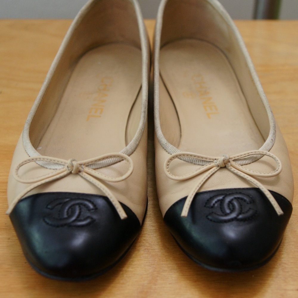 Vintage CHANEL ballet flats beige/black Sz 38